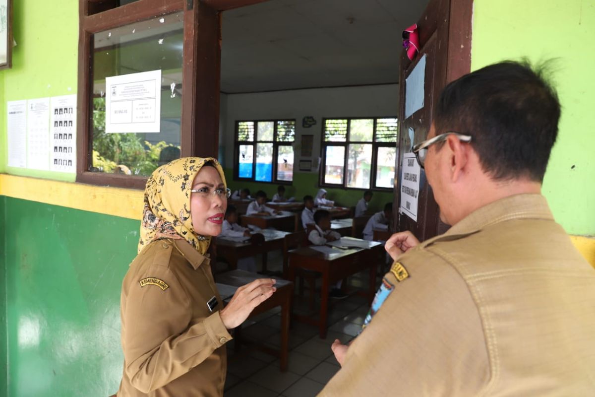 Bupati Serang memantau UNBK tingkat SMP