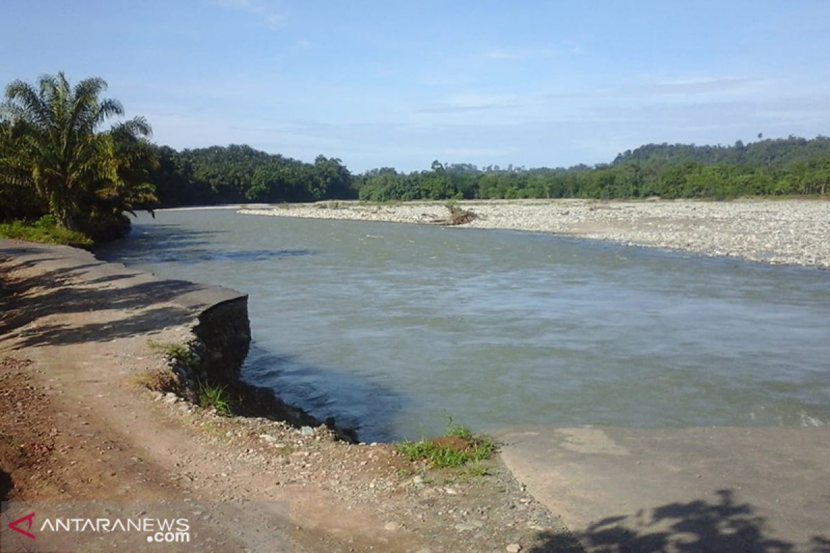 Galian C diduga perparah abrasi Sungai Padang Guci