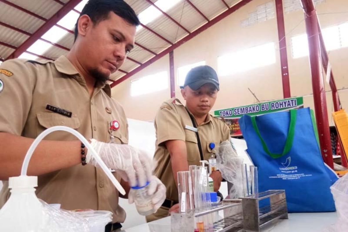 Makanan mengandung pewarna tekstil masih ditemukan