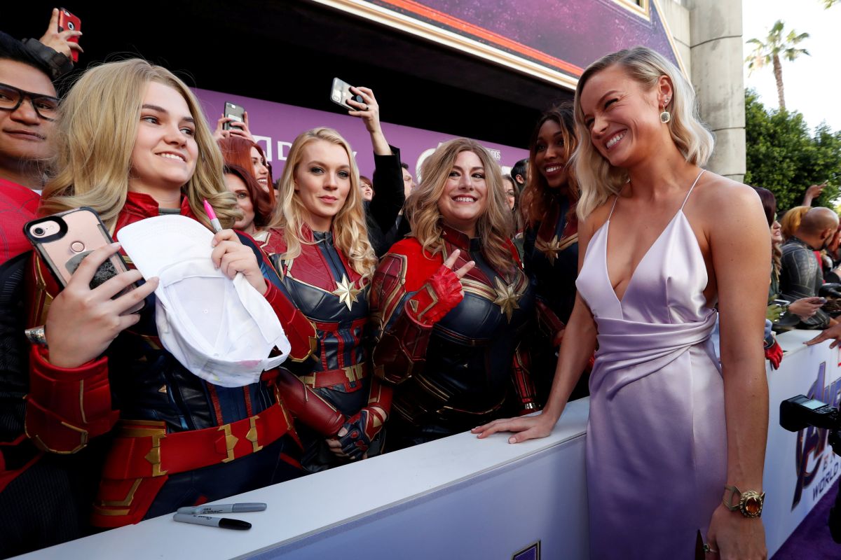 Brie Larson-Scarlet Johannson kompak pakai cincin Thanos di premier