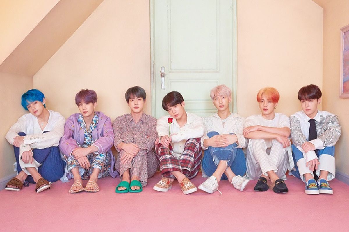 Tiga kali puncaki Billboard 200, BTS samai rekor Beatles