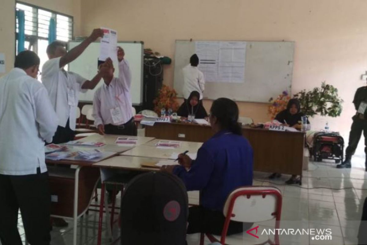 Penghitungan suara Kecamatan Penajam hingga dini hari