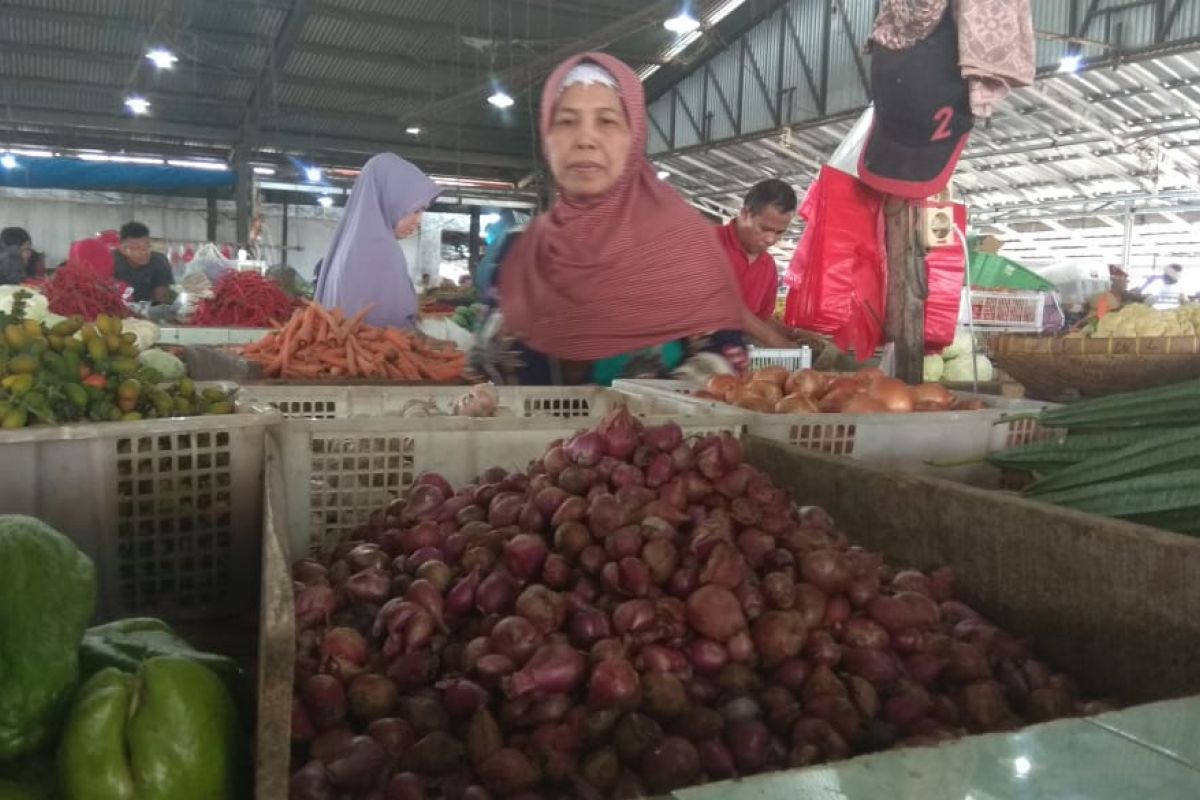 Pedagang di Lampung beralih ke bawang asal Sumbar