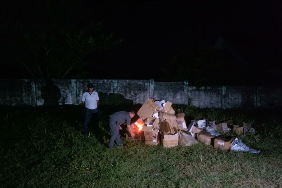 KPU Maluku Tenggara Barat musnahkan surat suara rusak