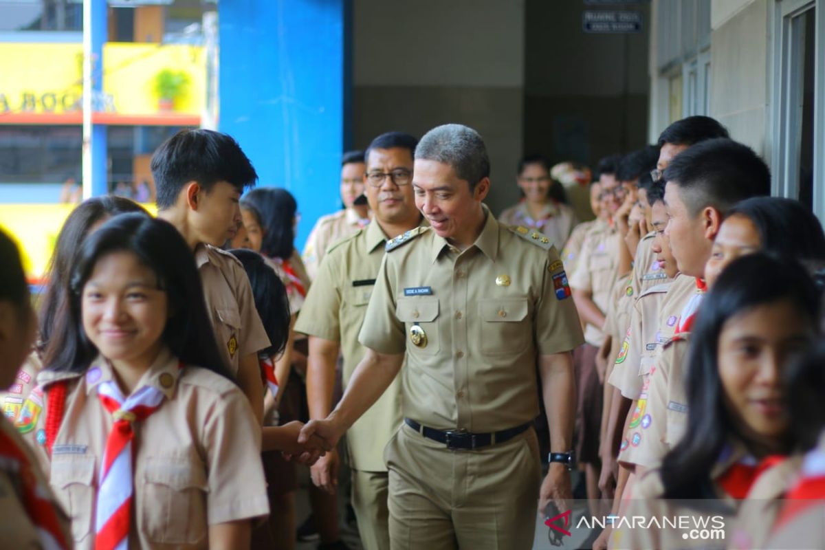 Dedie A Rachim tinjau pelaksanaan UNBK tingkat SMP