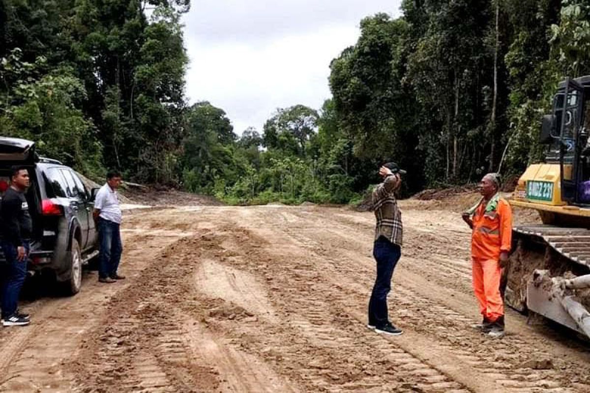 Pembukaan jalan tembus Lemo-Batapah terus digenjot