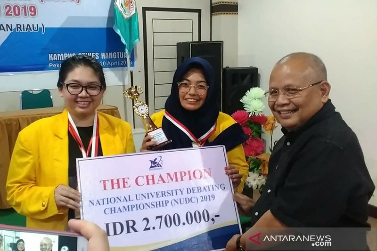 Mahasiswi FH UNILAK Ukir Prestasi di National University Debating Championship (NUDC)