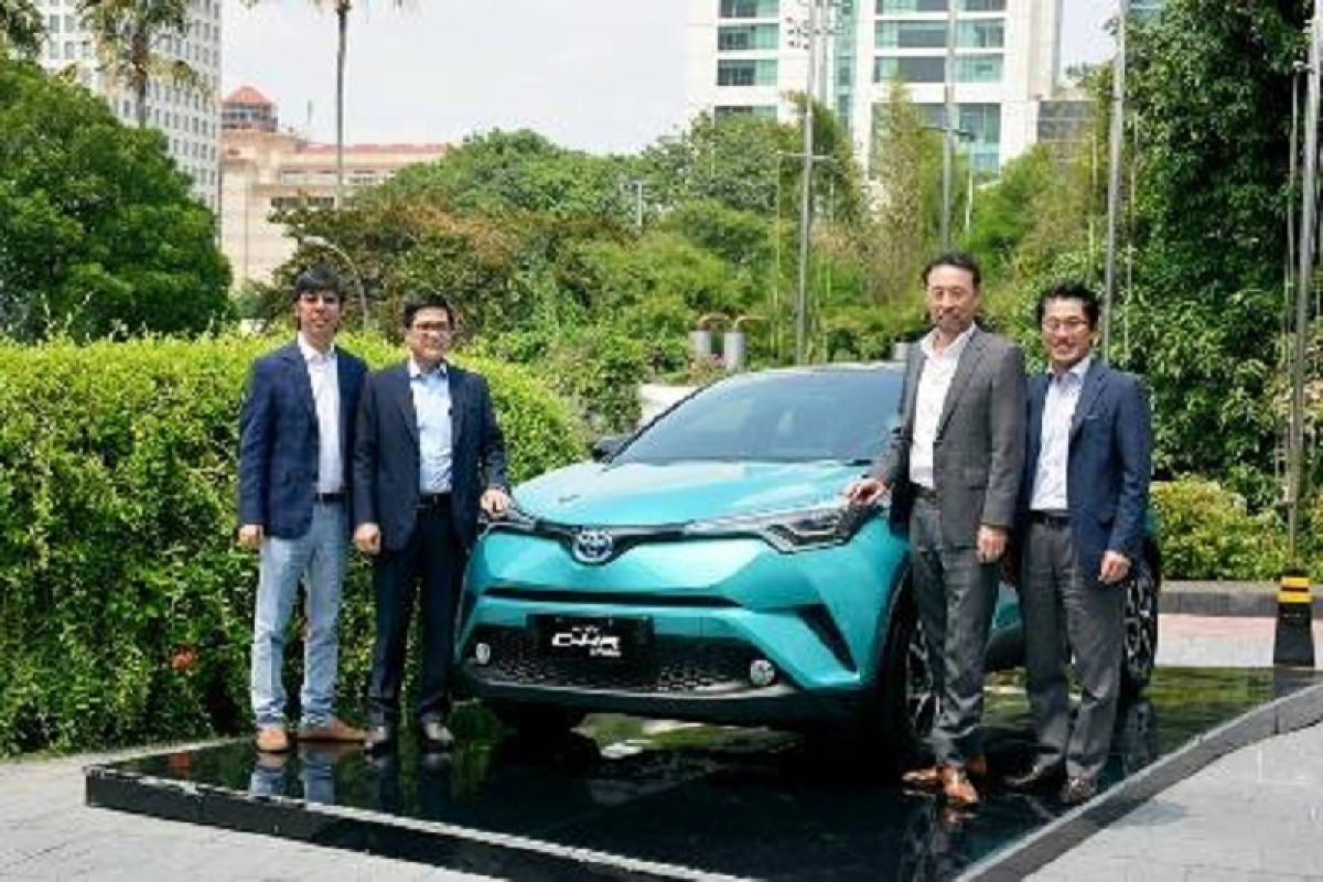 Toyota pasarkan C-HR Hybrid kendaraan elektrifikasi