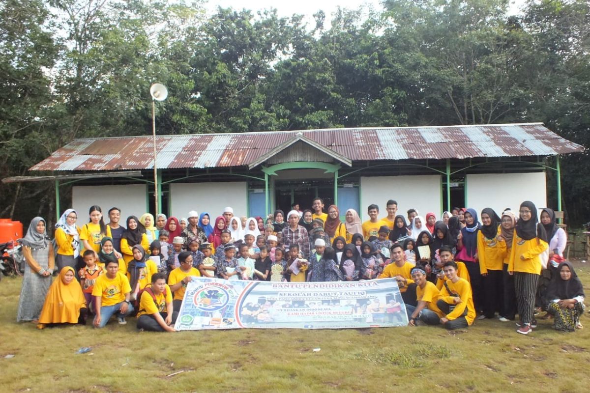 Komunitas bantu pendidikan kita perbaiki sekolah Darut Taufiq