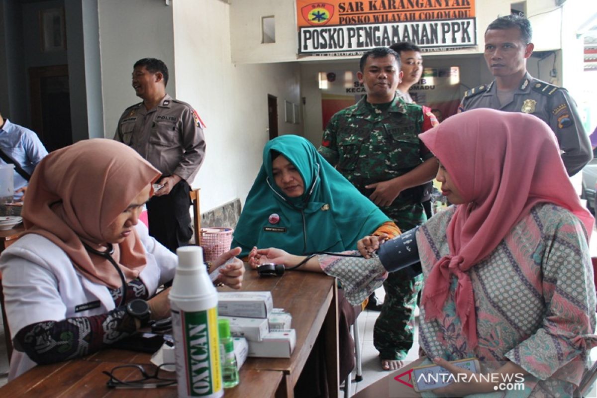 Jaga kebugaran, petugas pemilu di Karanganyar diperiksa kesehatan