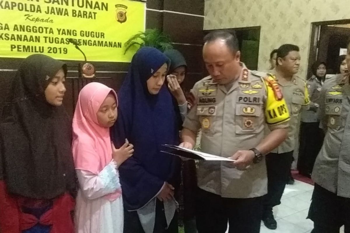 Kapolda  santuni keluarga anggota gugur saat tugas pemilu