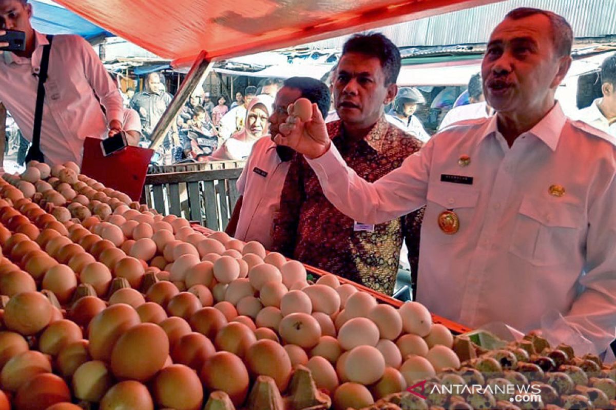 Gubernur Riau dan tim Kemendag turun ke pasar tradisional. Ada apa ya?