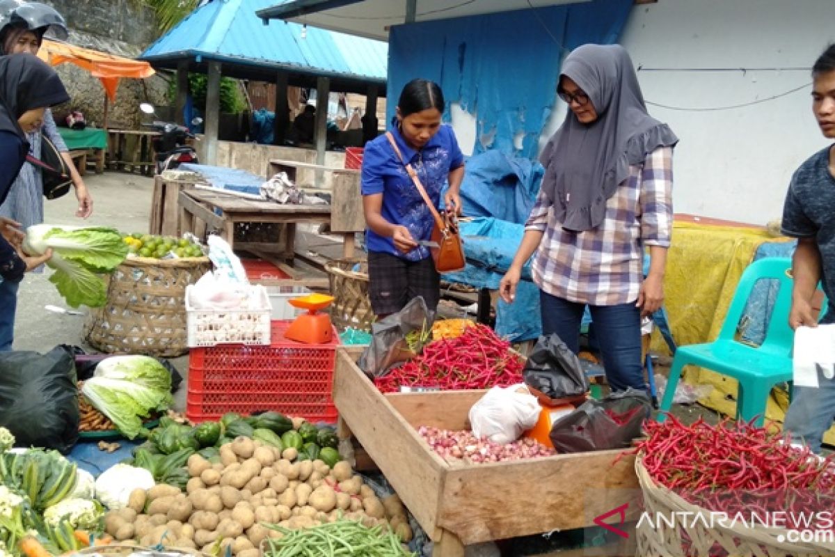 Harga cabai  dan bawang di Gunungsitoli melonjak