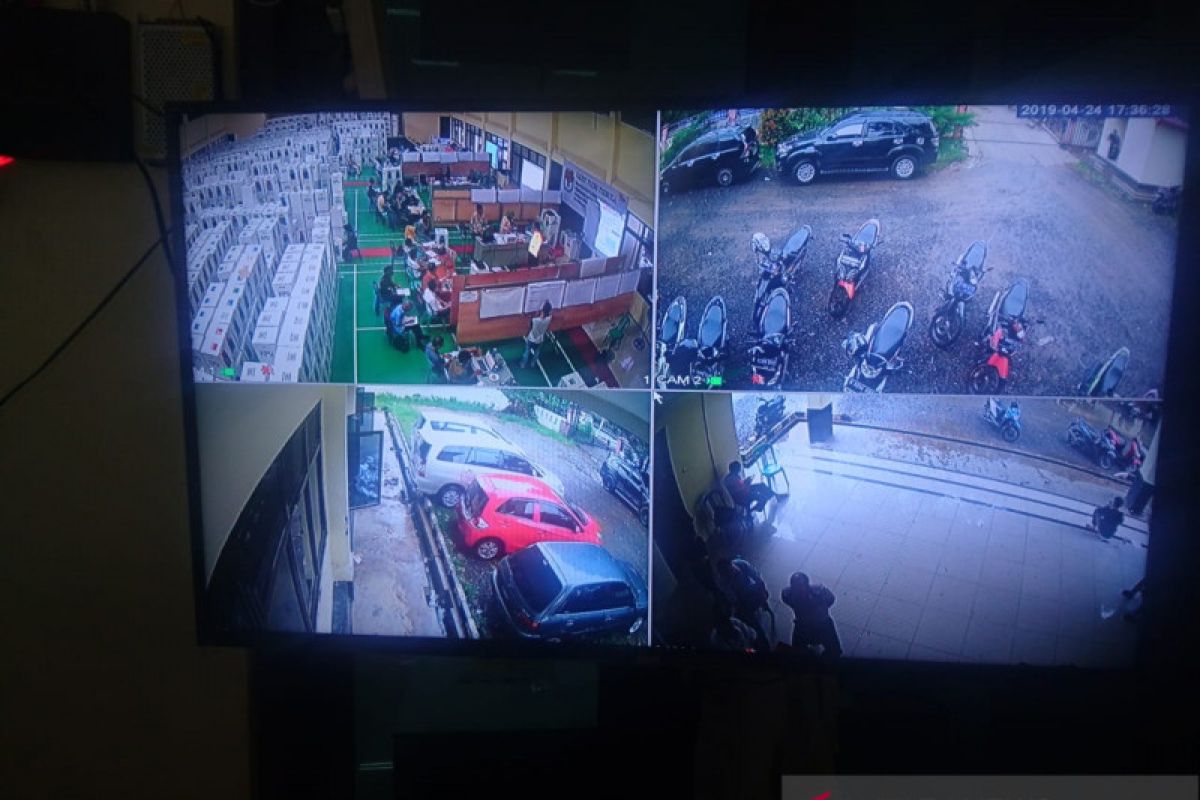 Rekapitulasi penghitungan suara di PPK Sukmajaya dipasangi CCTV
