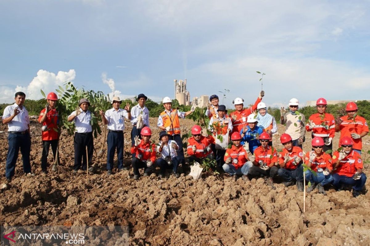 Indocement committed to preserving environment by planting 600 trees