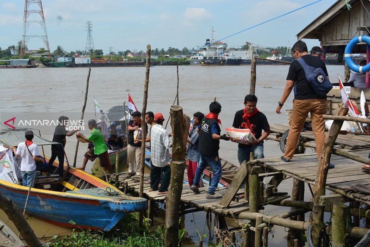 ACT Sumsel bantu  warga miskin pinggiran Sungai Musi selama Ramadhan