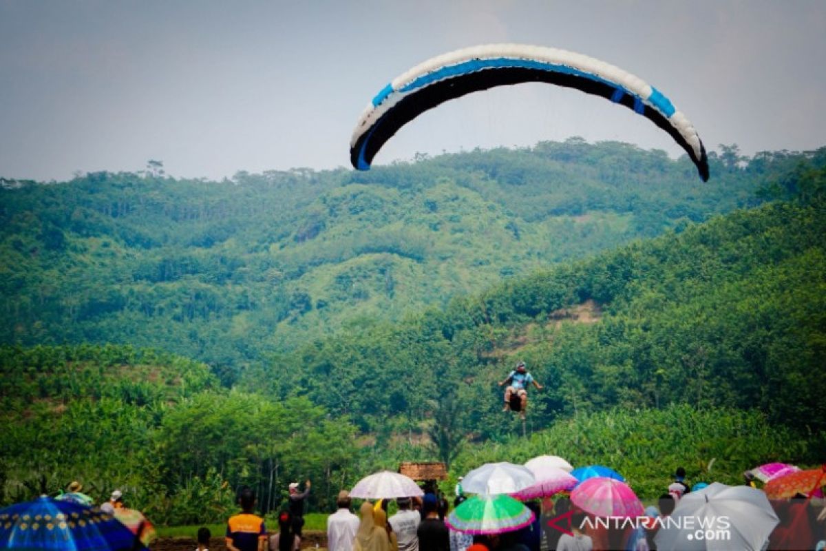 ratusan atlet paralayang siap meriahkan Paragliding TROI Batang