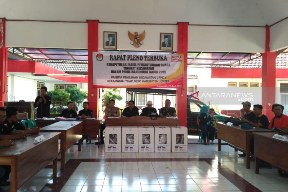 Rekapitulasi penghitungan suara 31 PPK di Jember tuntas malam ini