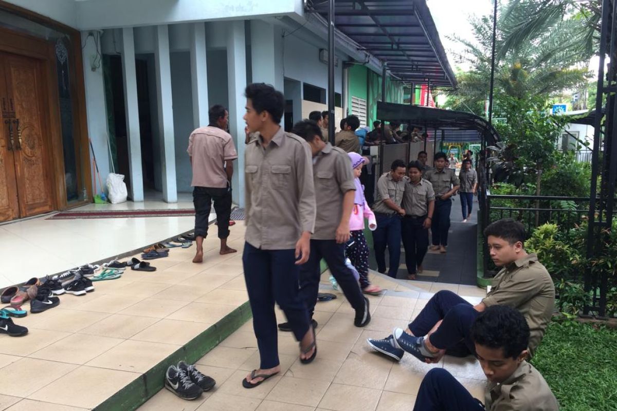 Kepala Sekolah SMP Muhammadiyah 31 Jakarta keluhkan jaringan UNBK