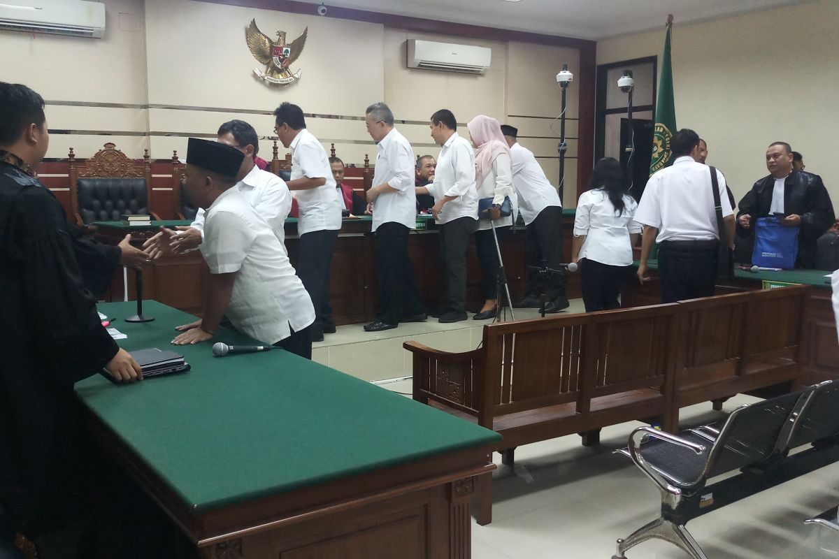 Hakim tunda putusan 12 mantan anggota DPDR Kota Malang