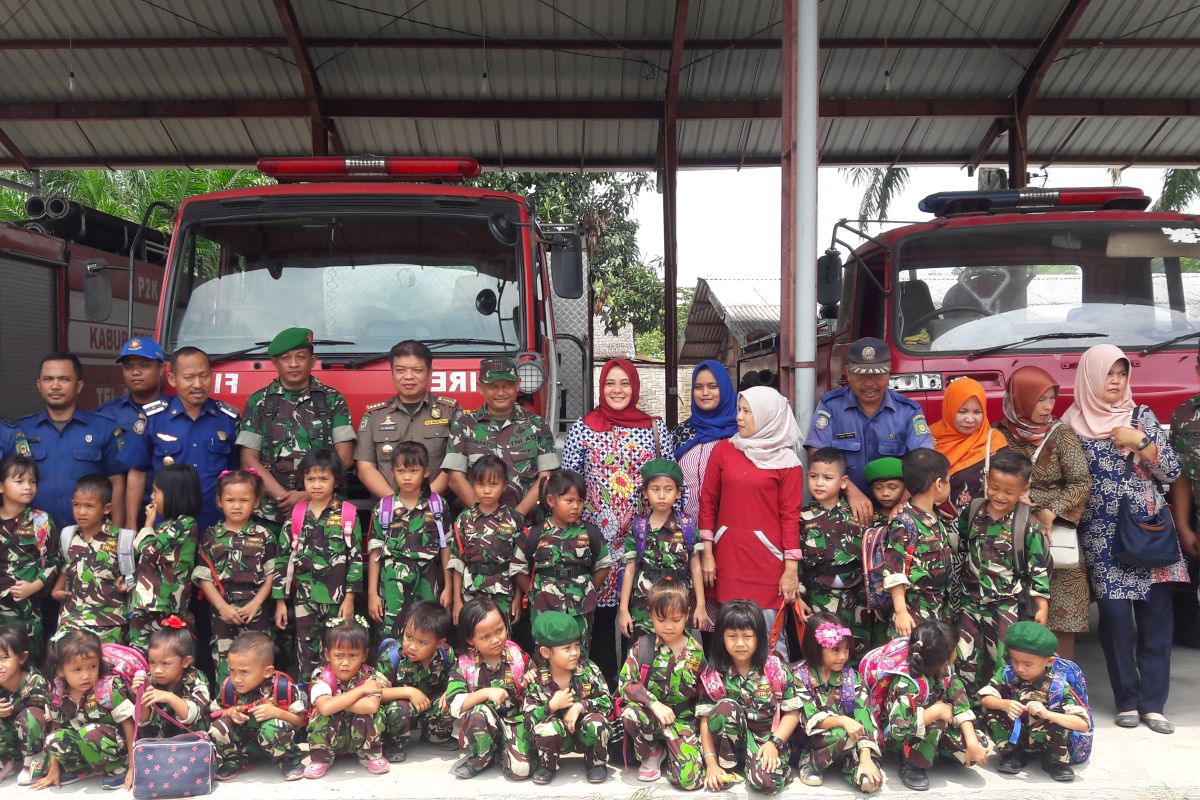 Puluhan siswa TK Kodim Langkat kunjungi pemadam kebakaran
