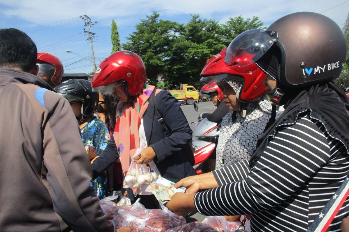 TPID Kediri gelar operasi pasar bawang merah dan bawang putih (Video)