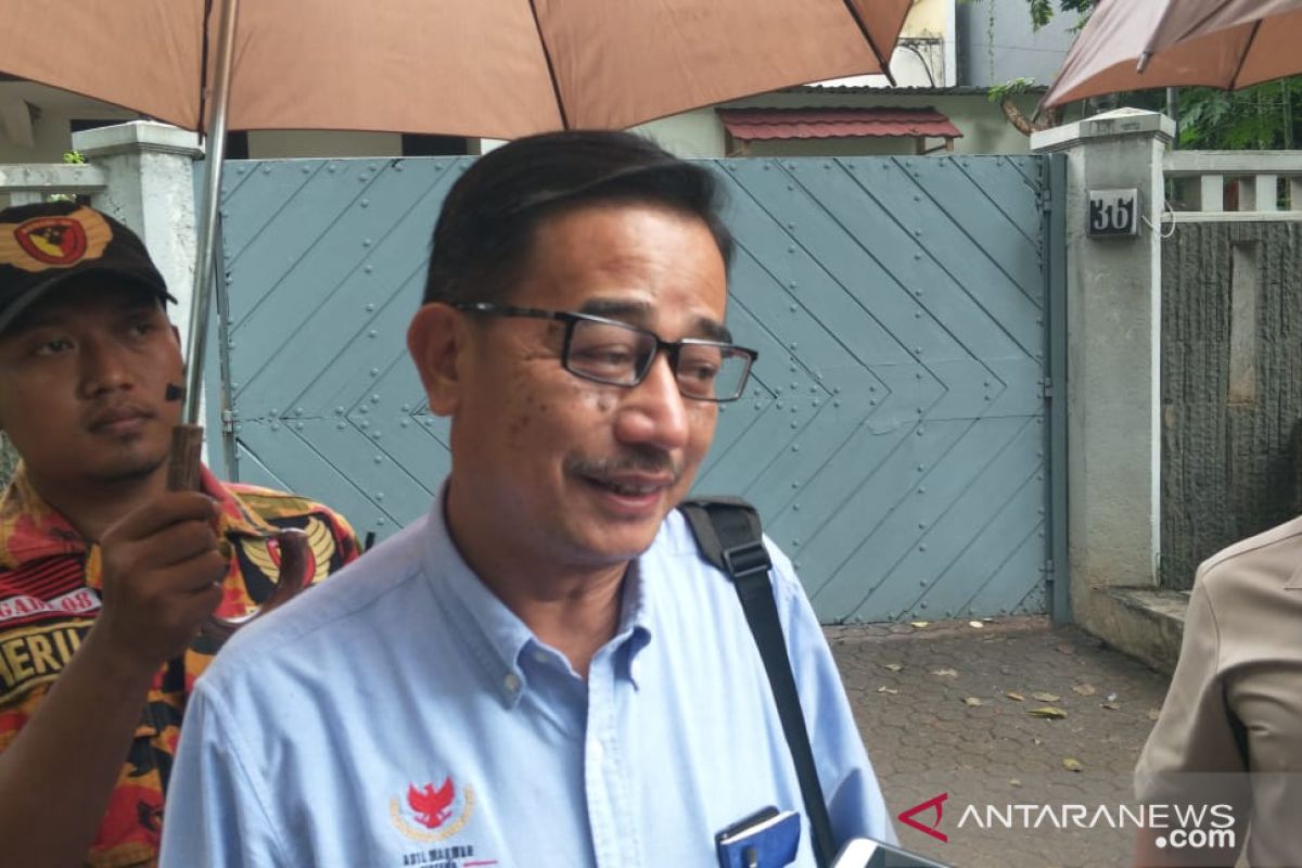 Mantan Menteri ATR Ferry Mursyidan ditemukan meninggal di mobil