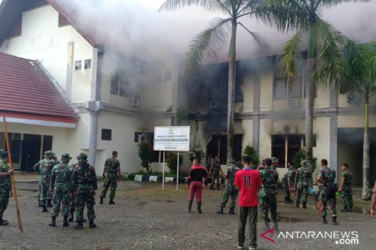 Kantor Bappeda Nagan Raya terbakar