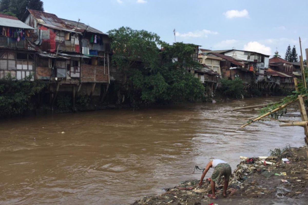 Korban banjir Manggarai mengaku belum mendapat bantuan