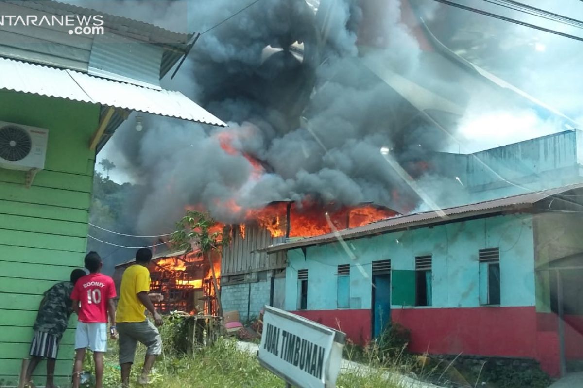 Sekretariat Ormas LIRA di Manokwari Papua Barat terbakar