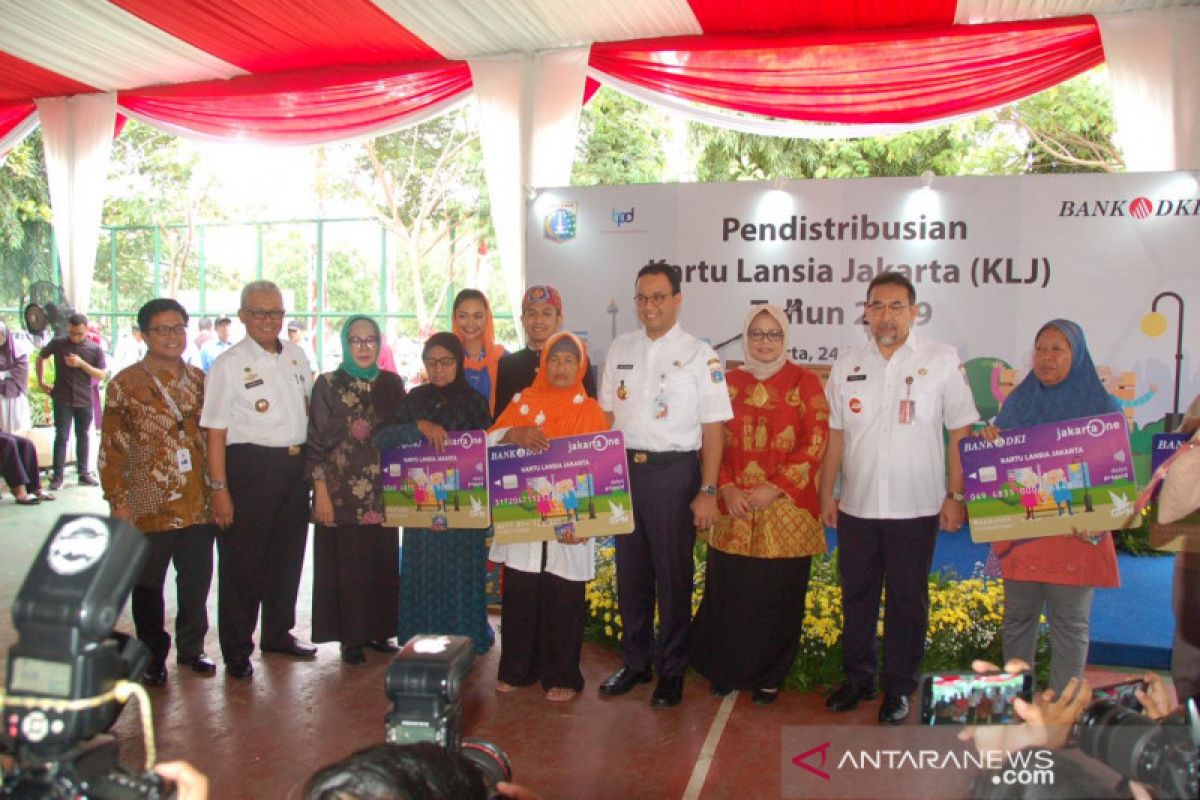 Bank DKI bersama Dinsos distribusikan Kartu Lansia Jakarta