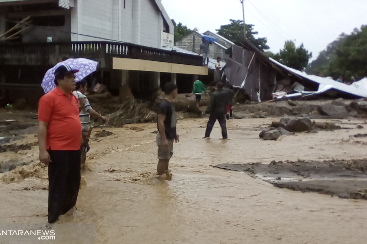 Bupati Sangihe minta masyarakat waspadai  banjir dan longsor