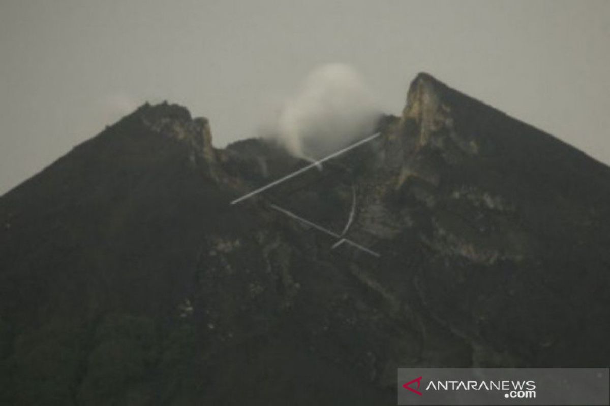 Gunung Merapi mengalami 11 kali gempa guguran
