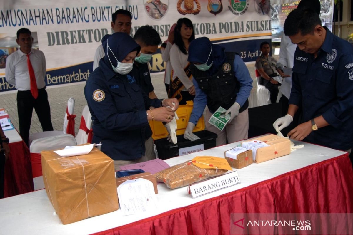 Ditnarkoba Polda Sulsel musnahkan 10,11 kilogram sabu-sabu