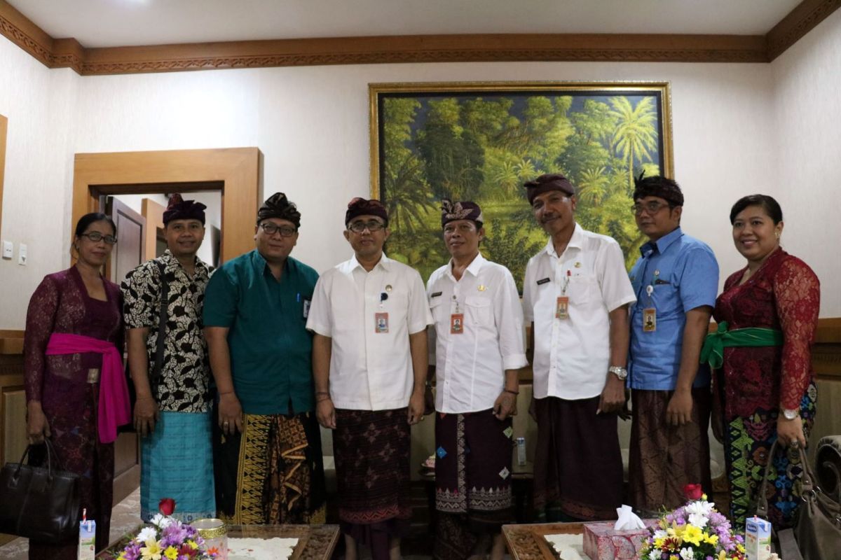 Peringati Hari Buruh, Pemkot Denpasar beri penghargaan lima perusahaan terbaik