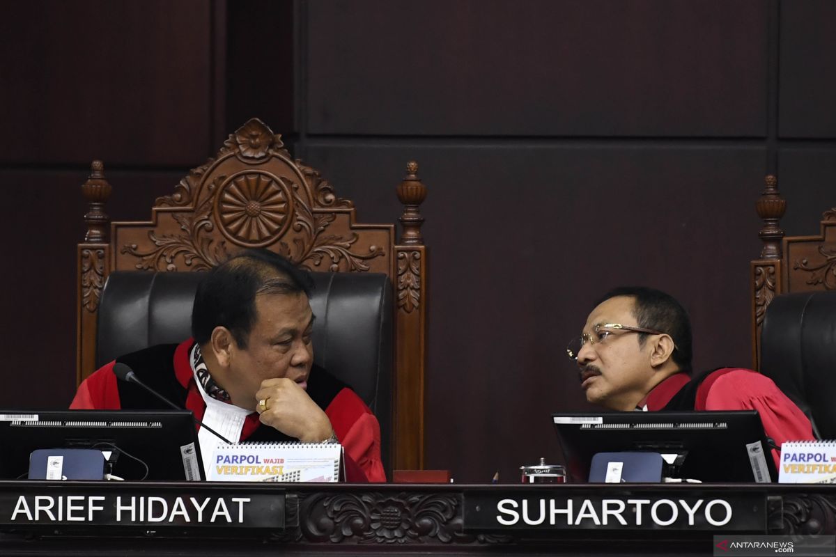 Hakim Arief Hidayat sebut kantornya seperti gudang