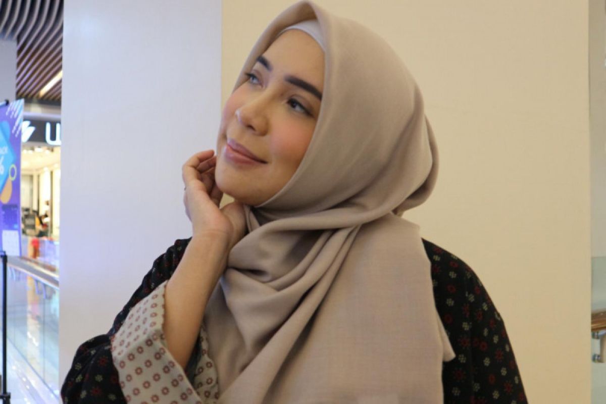 Tips memulai pakai hijab ala Fitri Tropica