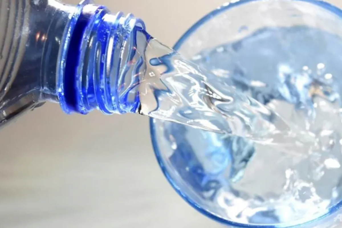 Minum air putih dapat membatasi asupan soda anak