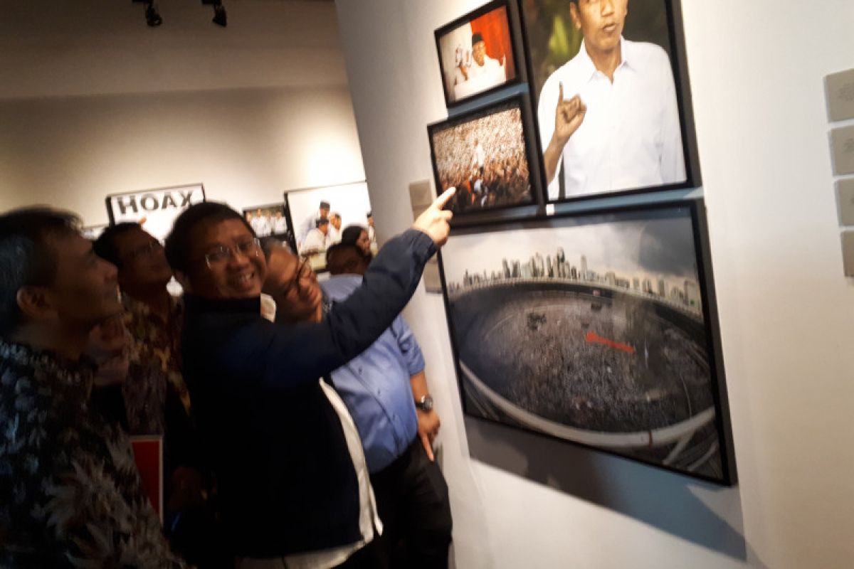 Saksikan pameran foto Antara, Menkominfo Rudiantara ajak media tonjolkan persatuan