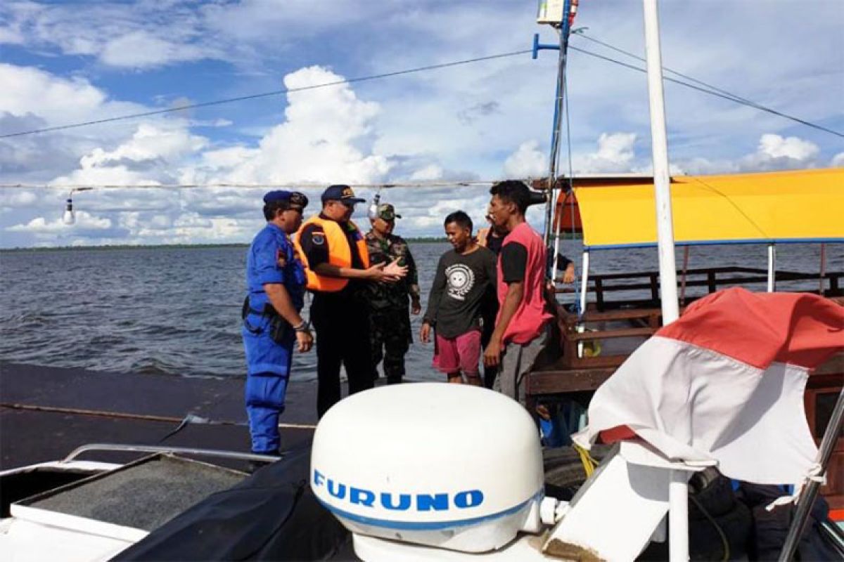 Tim gabungan tangkap kapal tanpa identitas di Teluk Kumai