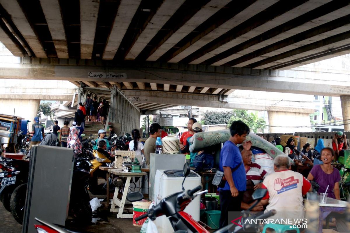 Sudin Sosial Jaksel salurkan 5.000 paket makanan bagi korban banjir