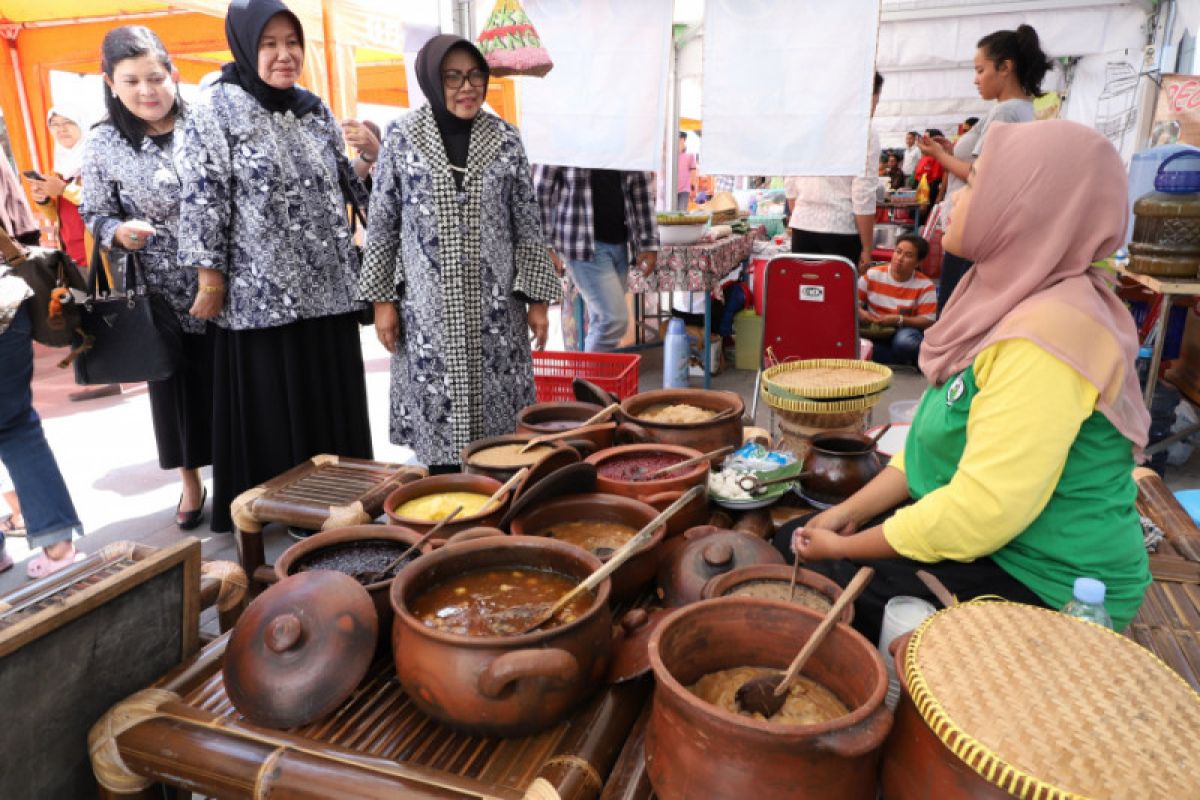 Festival kuliner Jajal Jajanan Sleman menampilkan puluhan makanan khas