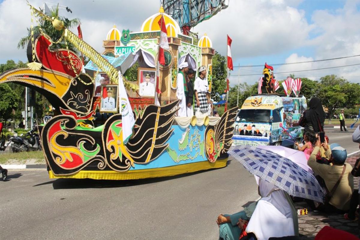 Mobil hias STQ Kapuas pukau penonto pawai Taaruf