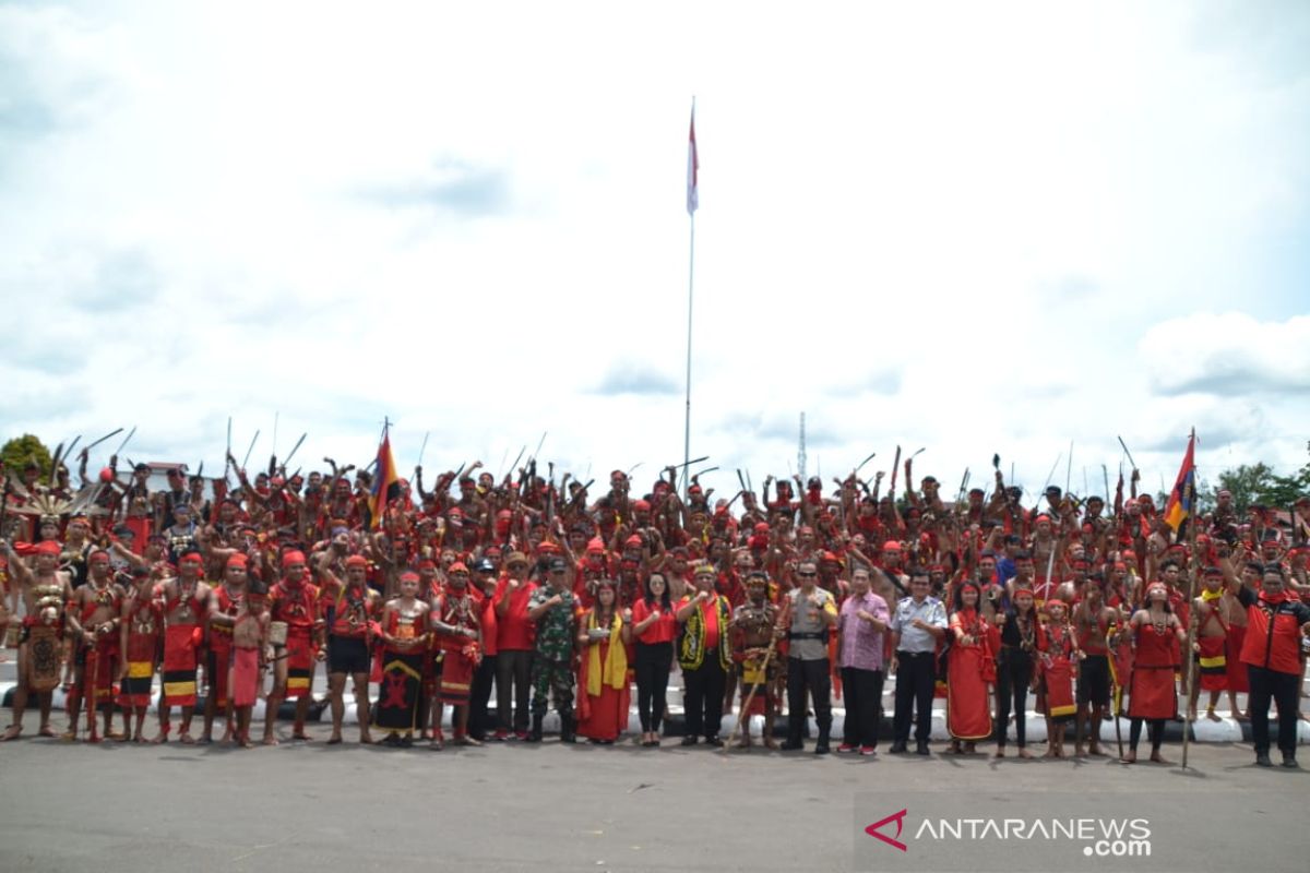 Landak gelar pawai budaya Naik Dango