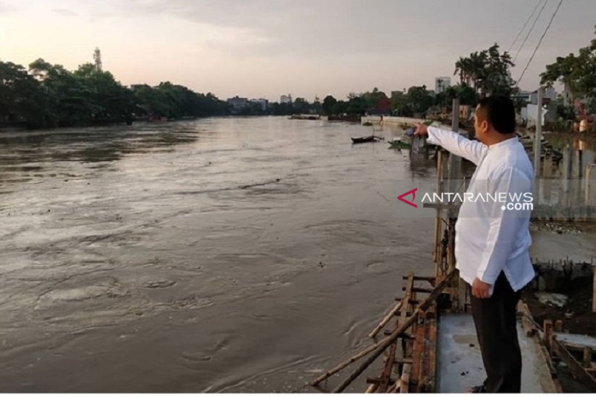 Siaga satu Pemkot Tangerang terjunkan personil bantu tangani banjir