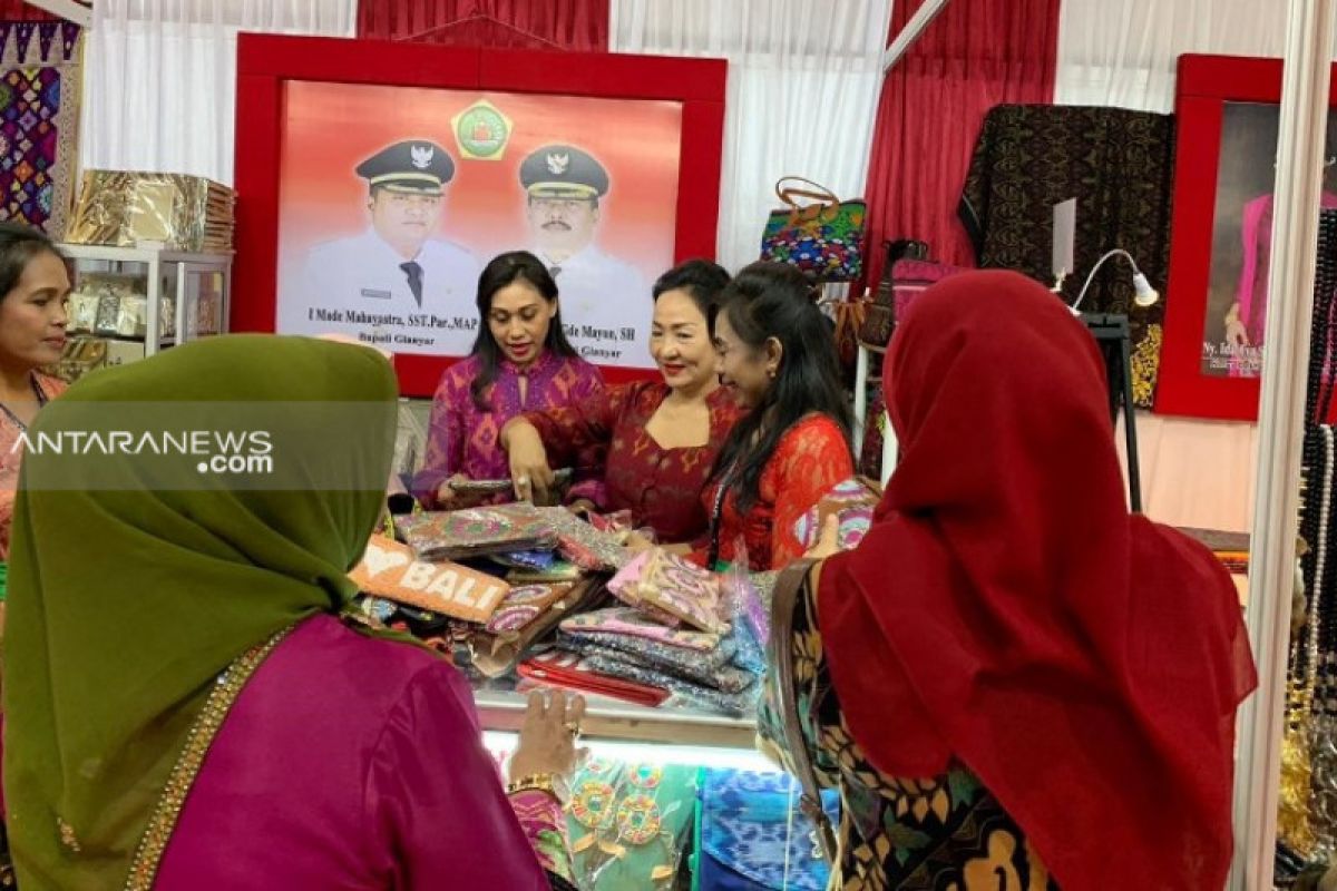 Dekranasda Gianyar ikuti Inacraft 2019