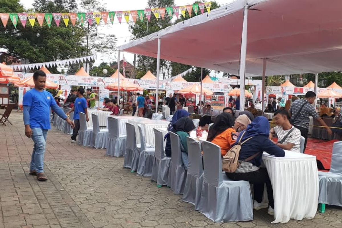 Meriahnya festival bakso di Kota Serang