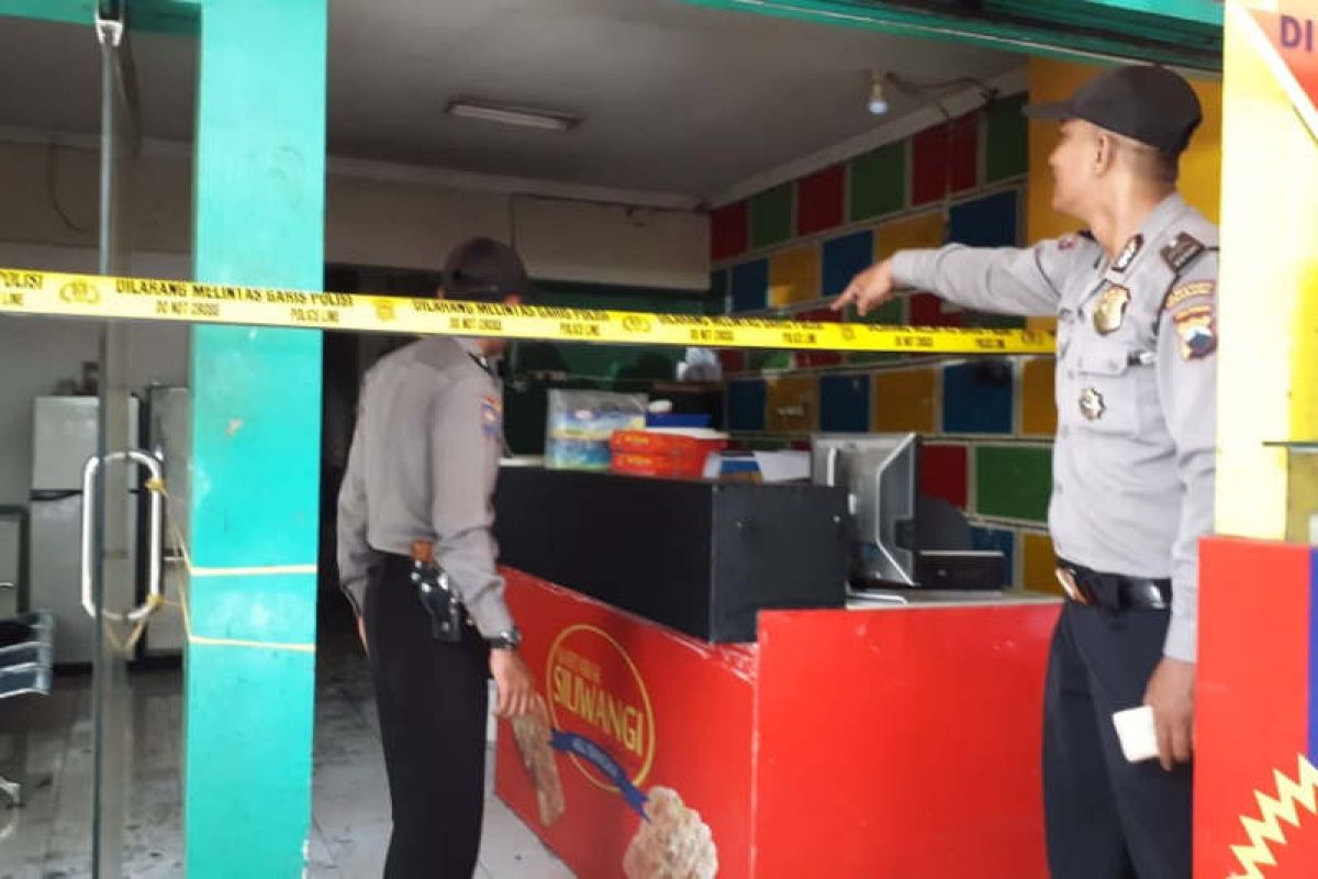 Seorang tewas dalam kebakaran toko martabak di Semarang