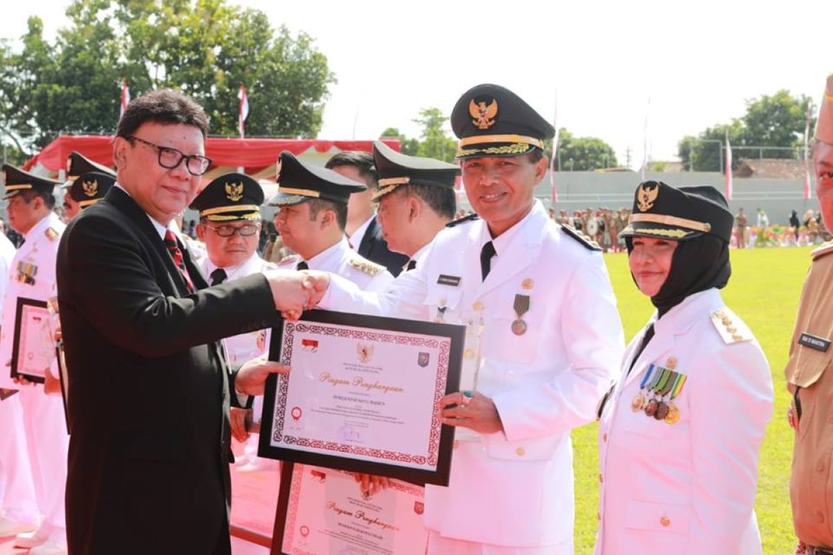 Pemkot Madiun Raih Penghargaan Prestasi Kinerja Tertinggi dari Kemendagri