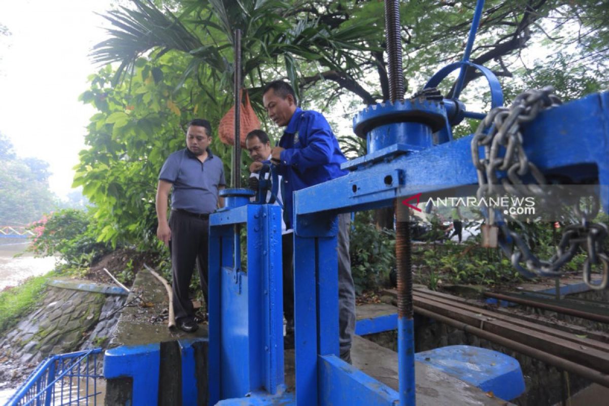 Luapan air Cisadane timbulkan banjir empat kecamatan di Kota Tangerang